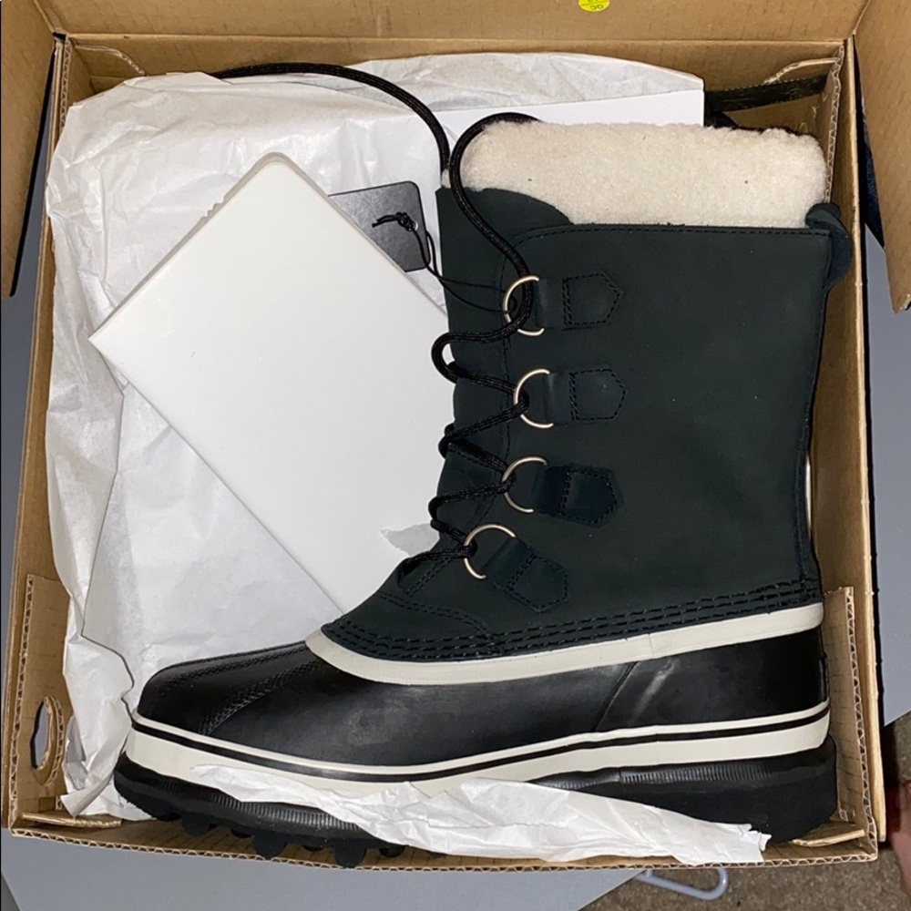 Sorel snow boots size 8